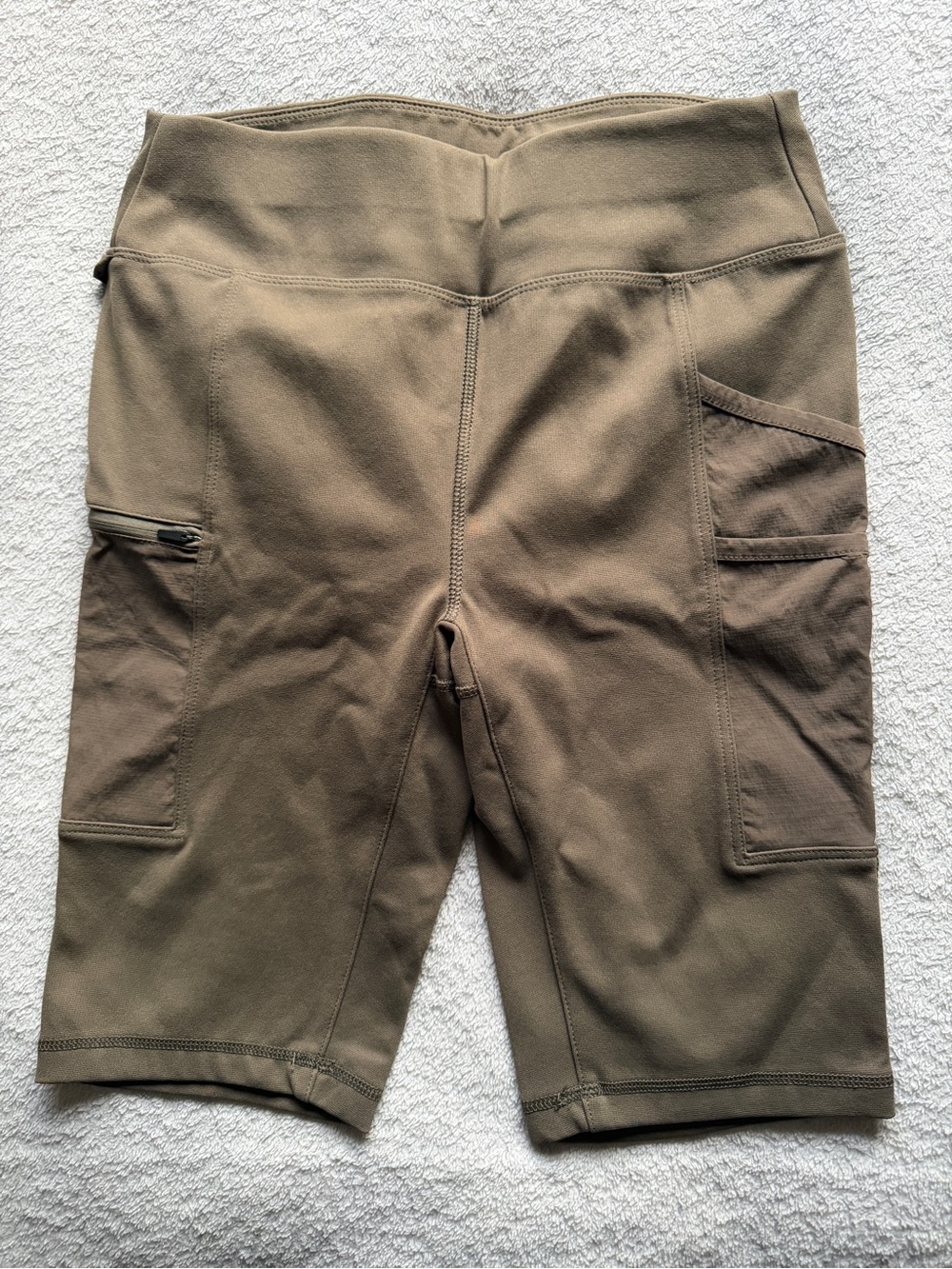 Carhartt Cargo Shorts in Olive/Tan